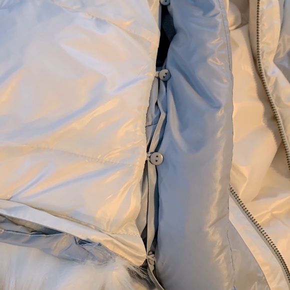 Sundance puffer vest silver cream removable hood and fur M - Picture 9 of 12